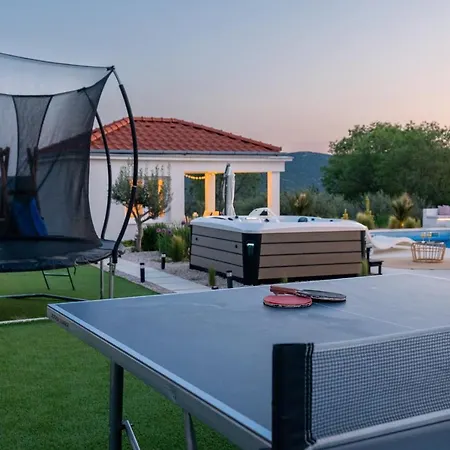 Nebesi Zadarvillas * Pristeg