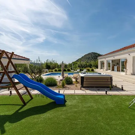 别墅 Nebesi Zadarvillas