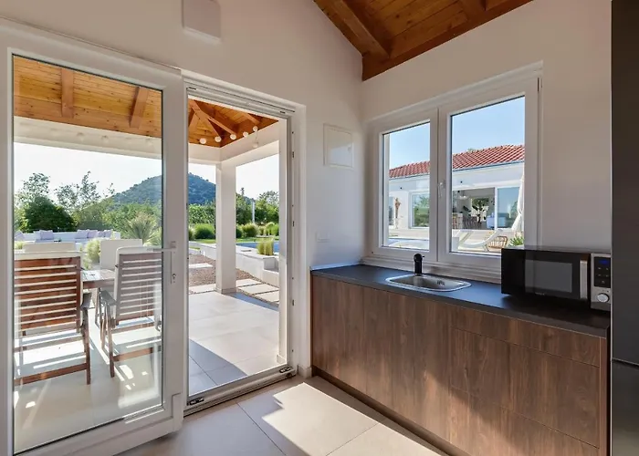 Nebesi Zadarvillas Vila *